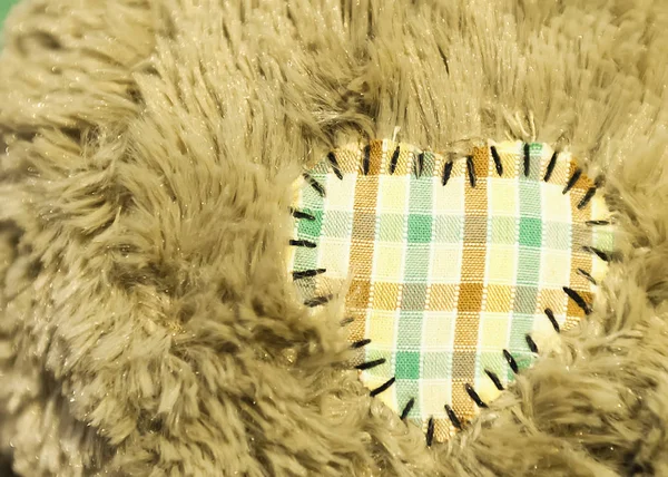 Herz auf einem Teddybär in Nahaufnahme — Stockfoto