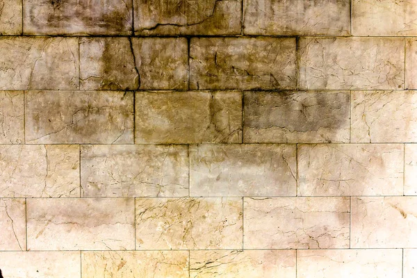 旧建筑的石石灰石砌块墙 — 图库照片