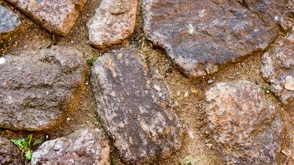 Close-up tiro de grandes pedras na área de paralelepípedos para o fundo — Fotografia de Stock