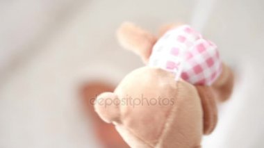 Carousel bir yeni doğmuş bebek yüz sığ alan derinliği oyuncaklar ile kadeh Dolly