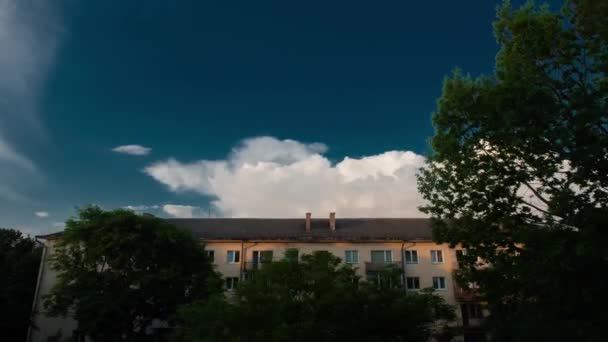 Tornyosuló kumulusz felhő habok idő telik el — Stock videók