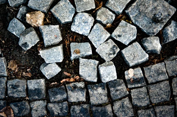 Padrão de pavimento coberto feito de cubos de granito . — Fotografia de Stock