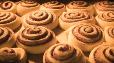 Tarçınlı çörek pişirme hızlandırılmış