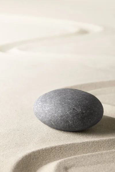 Pedra e linha na areia — Fotografia de Stock