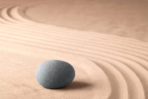 Zen stone garden with meditation stone — Stock Photo, Image