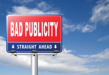 Kötü reklam yol işaret bulutlu gökyüzü arka plan