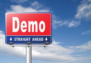Demo yol işaret bulutlu gökyüzü arka plan