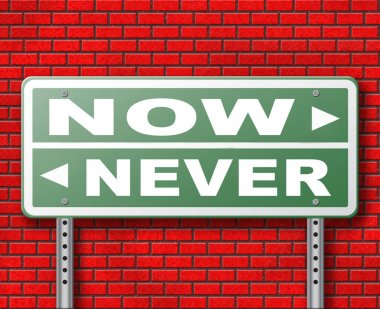 Ya şimdi ya hiç yol işaret tuğla duvar arka plan üzerinde