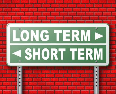 Uzun süreli veya kısa vadeli yol tuğla duvar arka plan üzerinde oturum