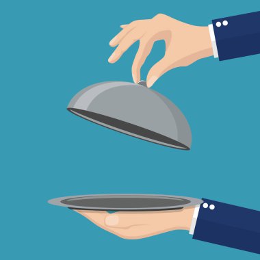 Boş bir cloche tutan garson