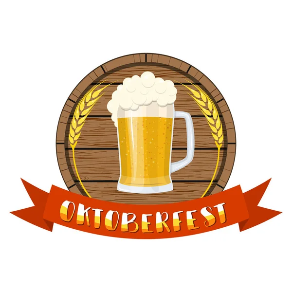 Bardak bira ahşap bir varil üzerinde.