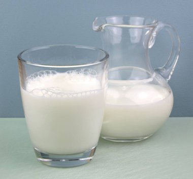 Süt cam ile mavi backgrond