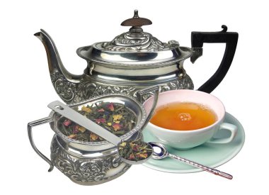 beyaz zemin üzerine çay fincanı