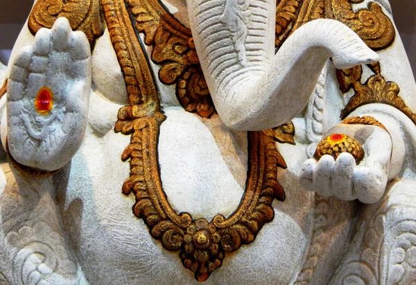 Крупный План Индуистского Бога Ганеша Благословенной Позе Сделанный Глины Штукатурки — стоковое фото
