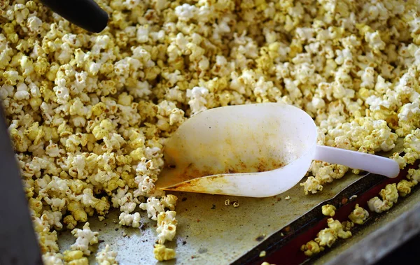 popcorn made with electrical machine