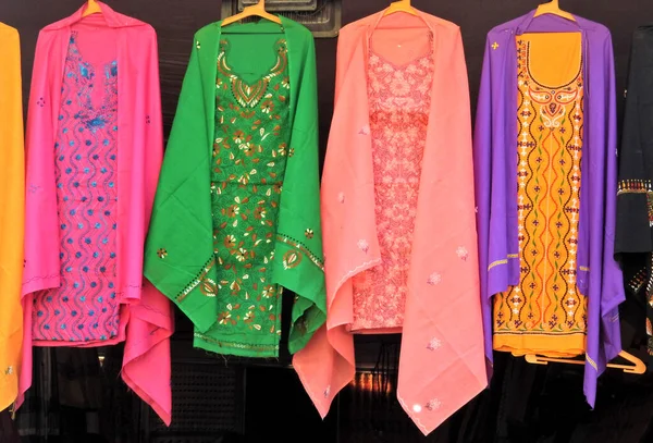 Mujer India Vestido Salwar Kameez Exhibición Una Tienda Por Menor — Foto de Stock