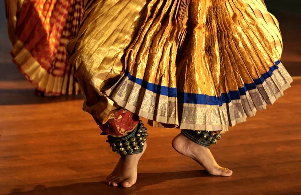 Bir Hintli Dansçının Yakın Çekimi Klasik Geleneksel Kültürel Bharatanatyam Icra — Stok fotoğraf