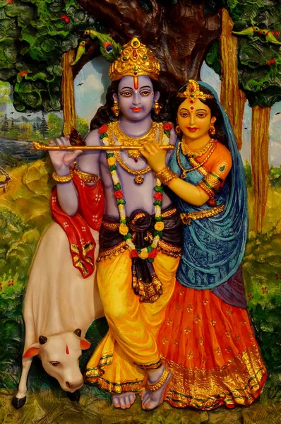 Hindu Istennő Radha Isten Krsna Bálványainak Közelsége Templomban — Stock Fotó