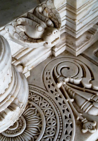 Nahaufnahme Der Marmorsteinschnitzerei Des Eingangs Des Jain Tempels — Stockfoto