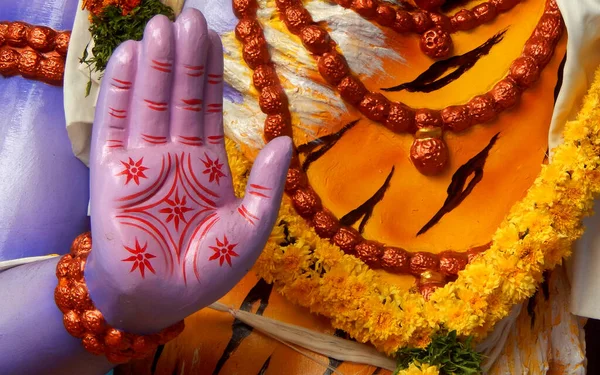 Zbliżenie Ręki Indyjskiego Hinduskiego Boga Shivy Błogosławionej Pozie Świątyni — Zdjęcie stockowe