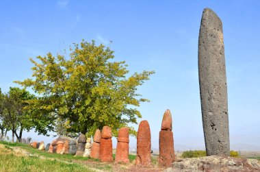 Taş phalluses (Dikilitaş) Metzamor, Ermenistan