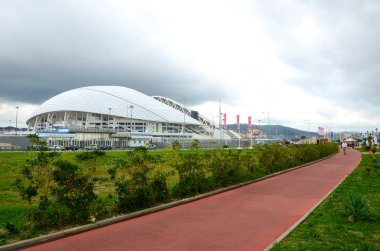 Bisiklet yolu yanındaki futbol 