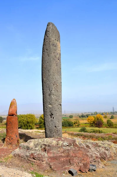 Bahar sakin gölet ve bulut — Stok fotoğraf