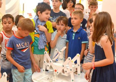 Gençler Okul takımının bir robot tasarlama aşaması anlatılmaktadır