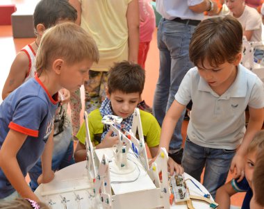 Gençler Okul takımının bir robot tasarlama aşaması anlatılmaktadır