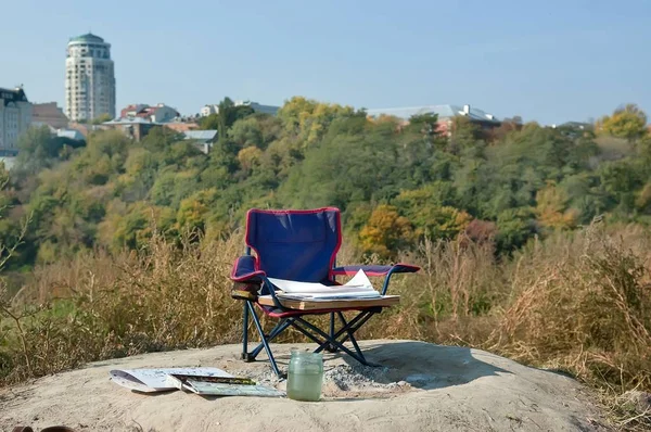 Artist's outdoor stoel — Stockfoto