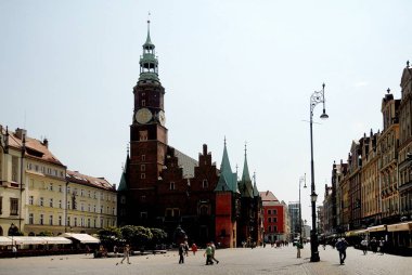 Pazar Meydanı ve Wroclaw Belediye Binası