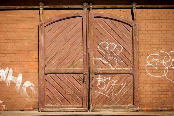 Porta deslizante de madeira — Fotografia de Stock
