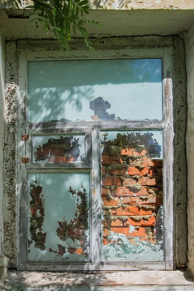 Verlassenes Landhaus — Stockfoto