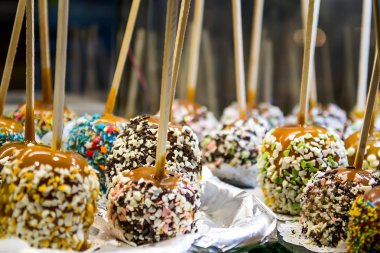 Çikolata kaplı elma