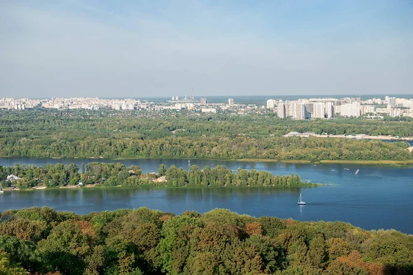 Kyjev město, letní panorama, výhled na město, Ukrajina — Stock fotografie