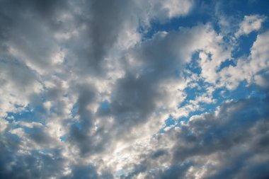 bulutlu mavi gökyüzü arkaplanı