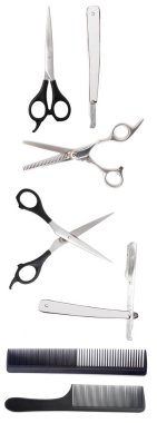 Beyaz arkaplanda makas ve ustura ile tarak