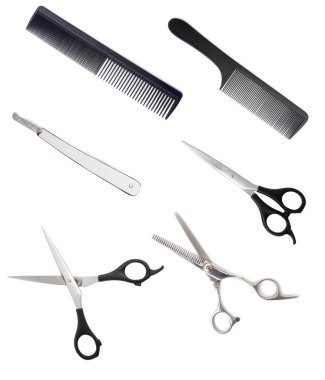 Beyaz arkaplanda makas ve ustura ile tarak