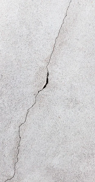 Pęknięcie w ścianie betonowej jako tło — Zdjęcie stockowe