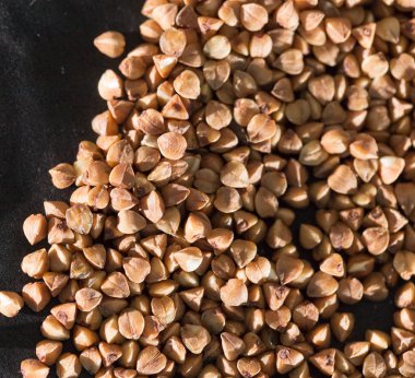 siyah bir arka plan buğday