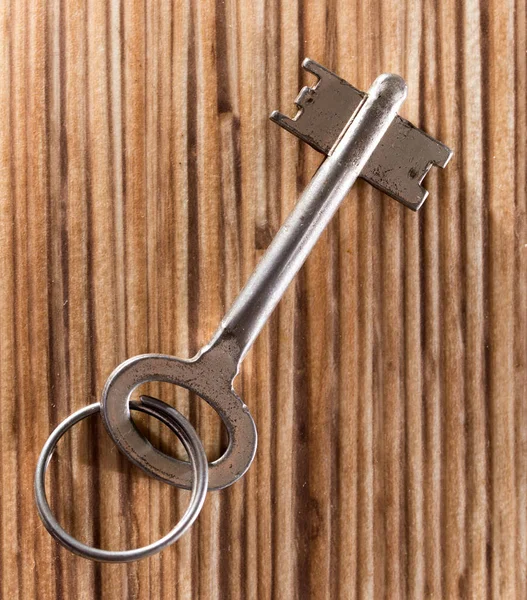 Schlüssel auf dem Tisch — Stockfoto
