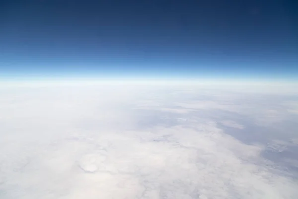 Céu com nuvens vista do avião — Fotografia de Stock