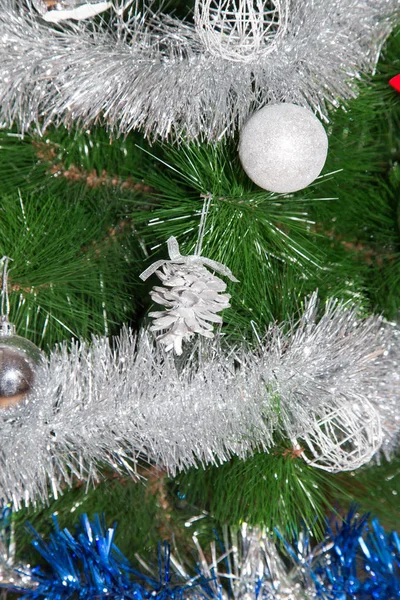 Juguete en el árbol de Navidad para el Año Nuevo —  Fotos de Stock