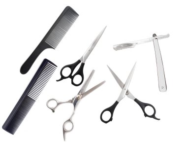 Beyaz arkaplanda makas ve ustura ile tarak