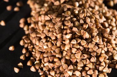 siyah bir arka plan buğday