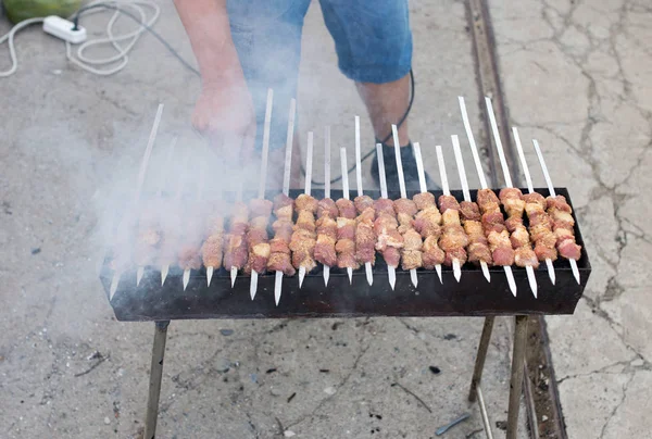 Shish kebab sur charbons — Photo