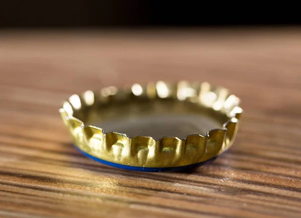 Bottle cap on the table. macro — Stock Photo, Image