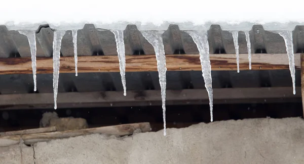 冰柱在冬天自然 — 图库照片