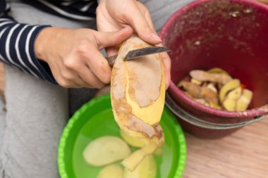 Kadın Soyma patates