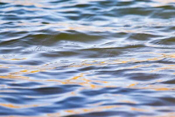 Étendue d'eau dans le lac comme toile de fond — Photo